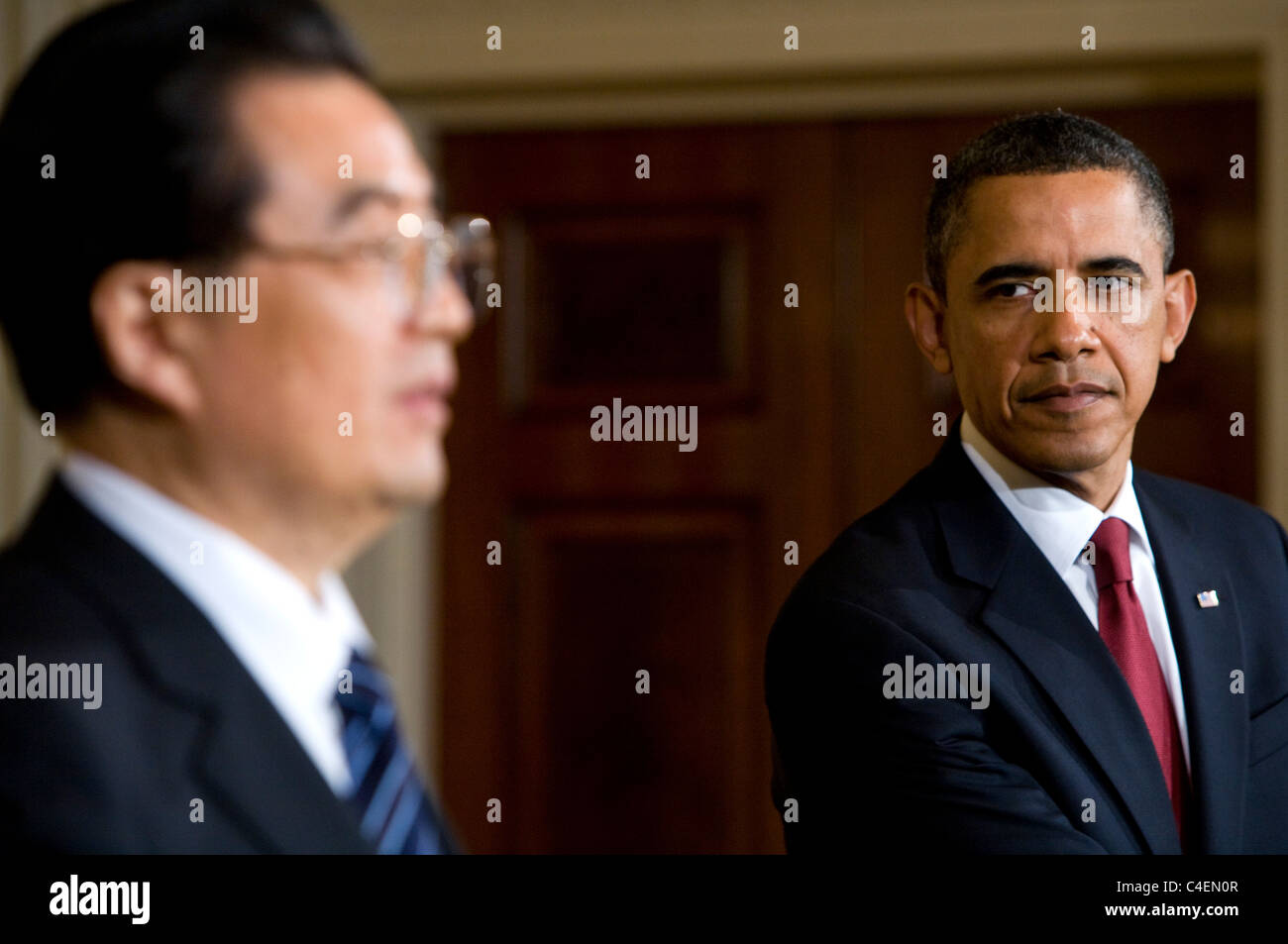 Präsident Barack Obama und der chinesische Premierminister Hu Jintao nehmen an einer gemeinsamen Pressekonferenz im Weißen Haus. Stockfoto