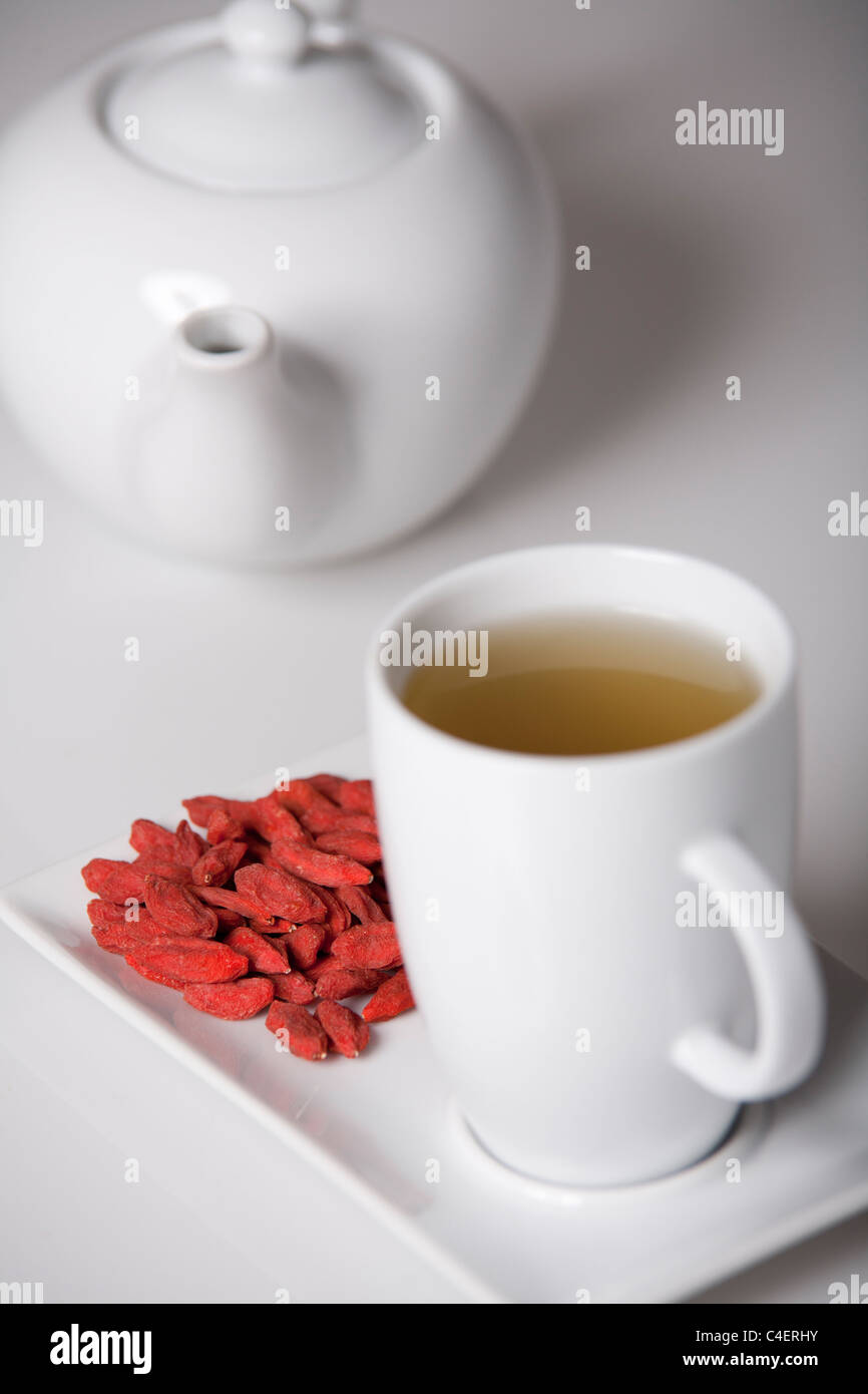 einfache Präsentation für Goji frischen Antioxidans Tee Stockfoto
