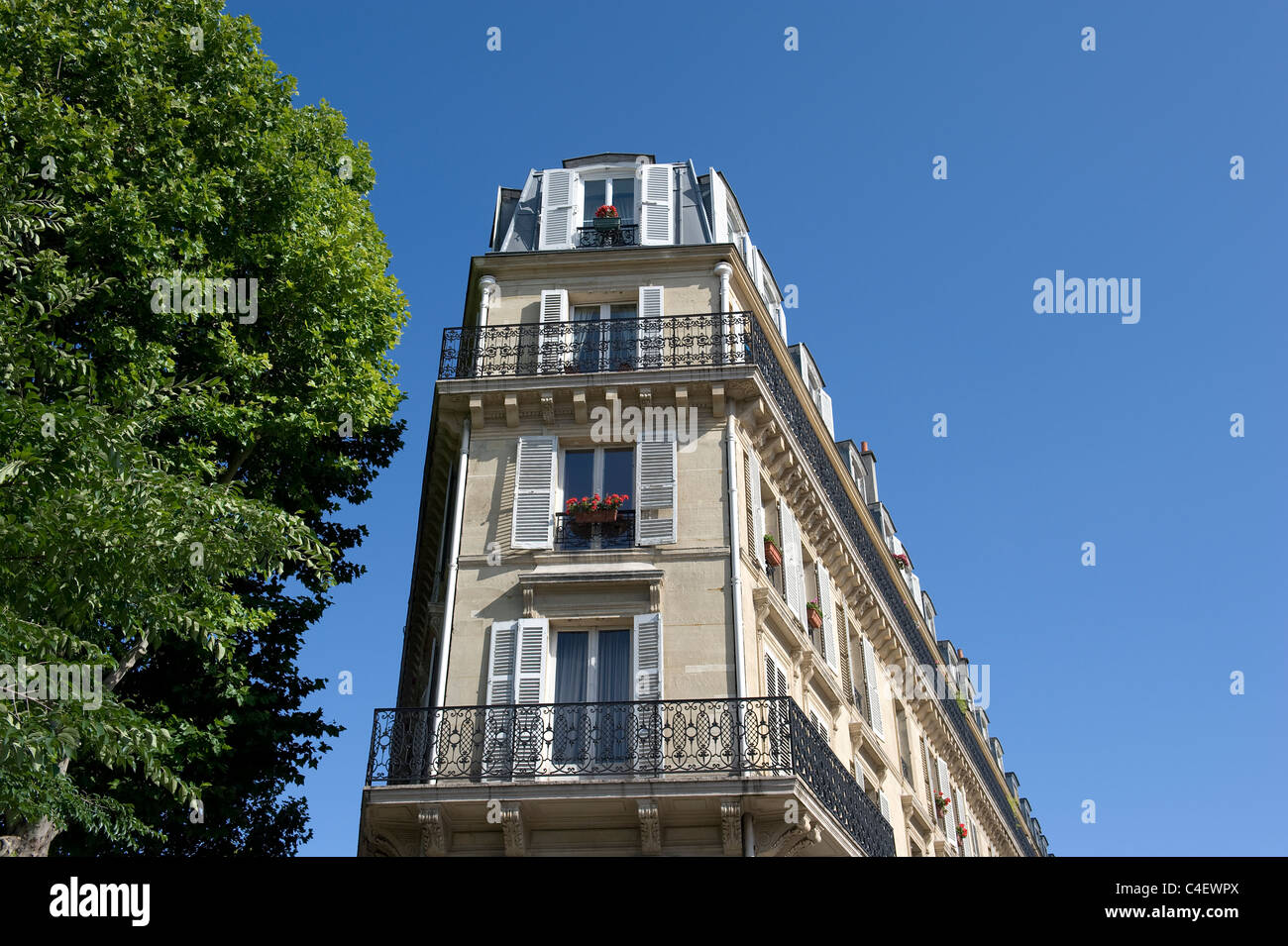 JugendstilFassade am Boulevard de Magenta, Ecke rue Guy Patin in Paris