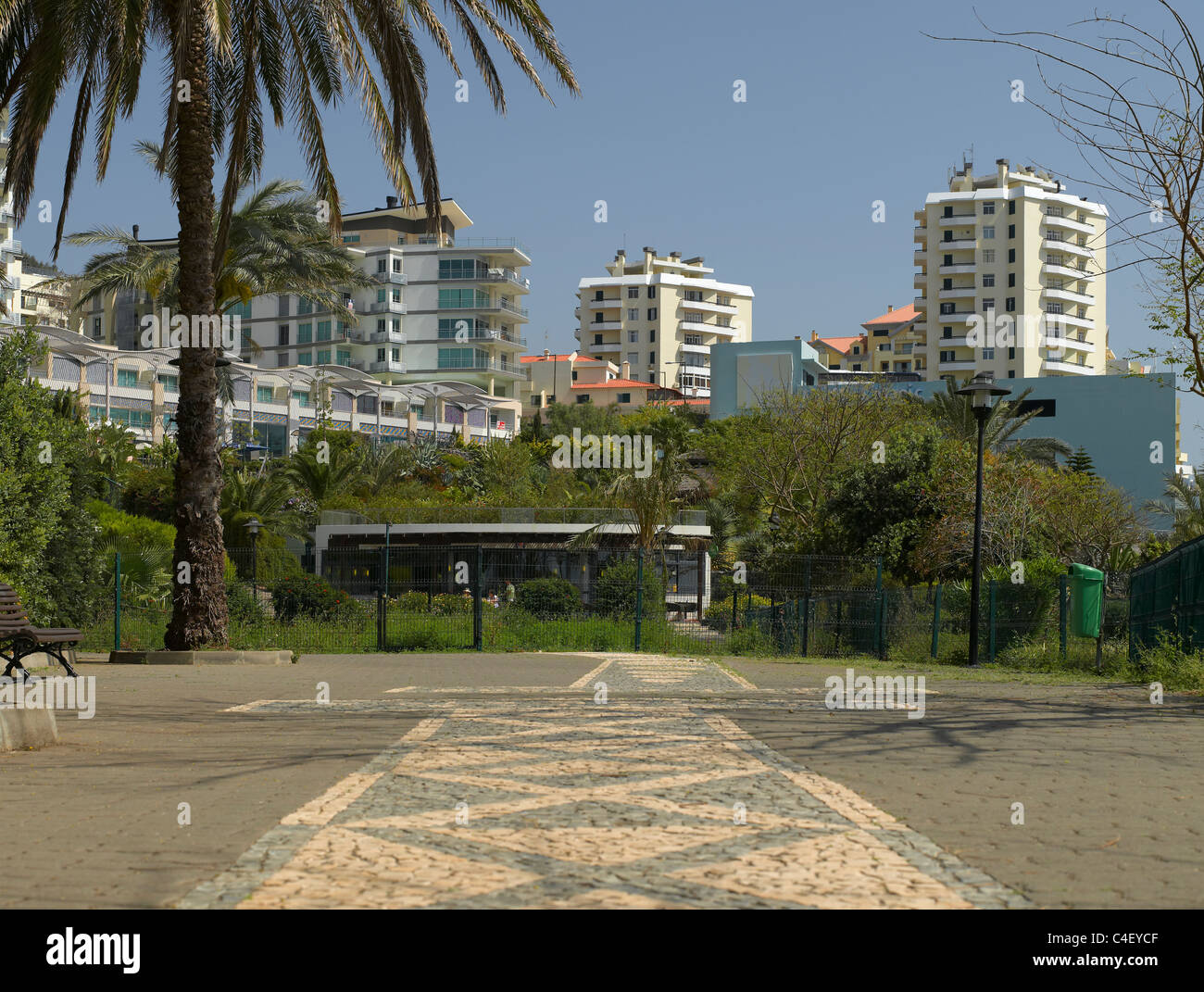 Hotels an der Promenade gehen vom Lido nach Praia Formosa Funchal Madeira Portugal EU Europa Stockfoto