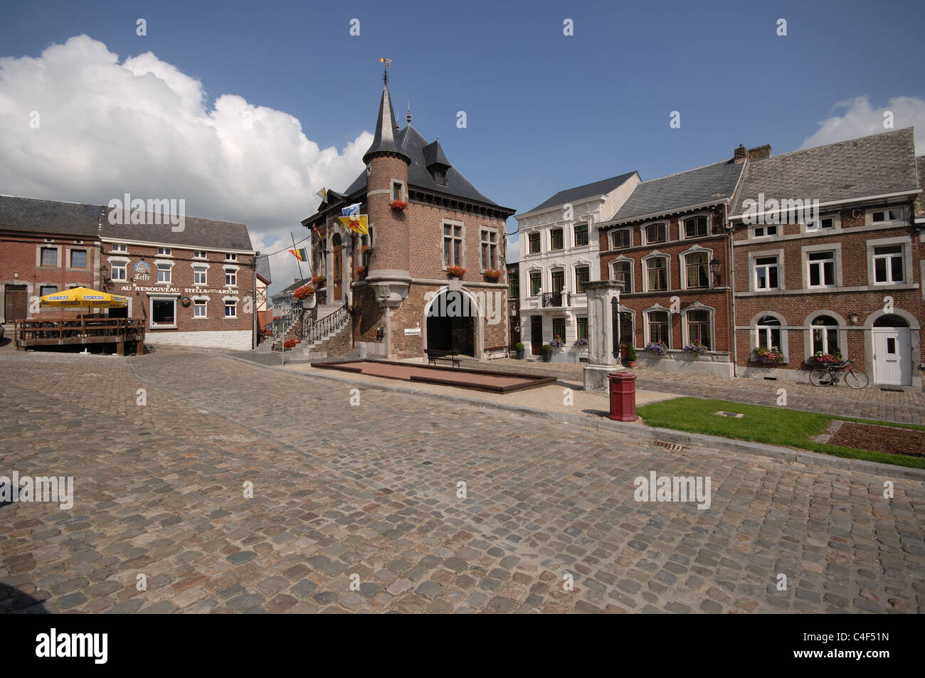 Historisches Rathaus in Clermont. Stockfoto