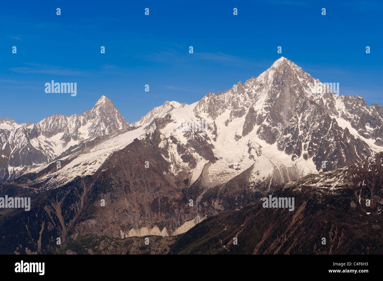 Verschneiten Berggipfel. Französische Alpen, Mont-Blanc-Massiv, Aiguille Verte. Stockfoto