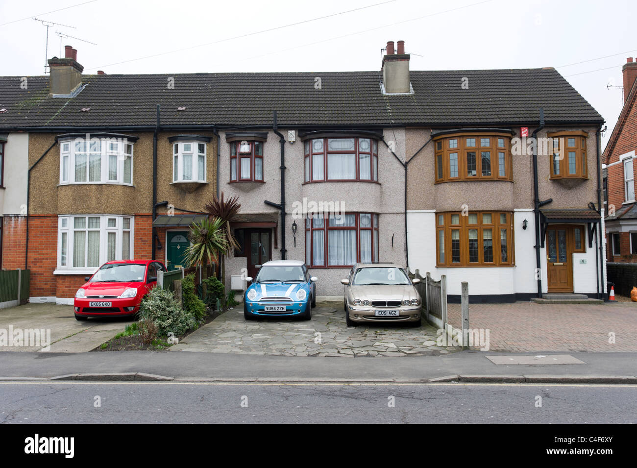 Parken in den Vorgarten, Romford, London, Großbritannien Stockfoto