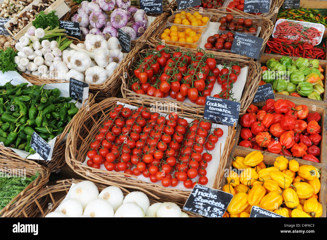 Frische exotische Früchte und Gemüse zum Verkauf München Bayern Deutschland München Deutschland Stockfoto