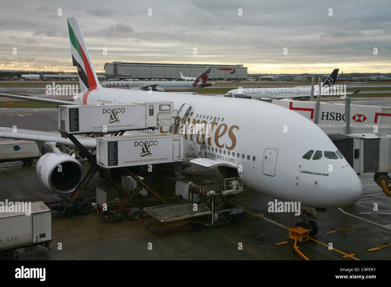 Emirates Airbus A380 Heathrow Flughafen Gate london Stockfoto