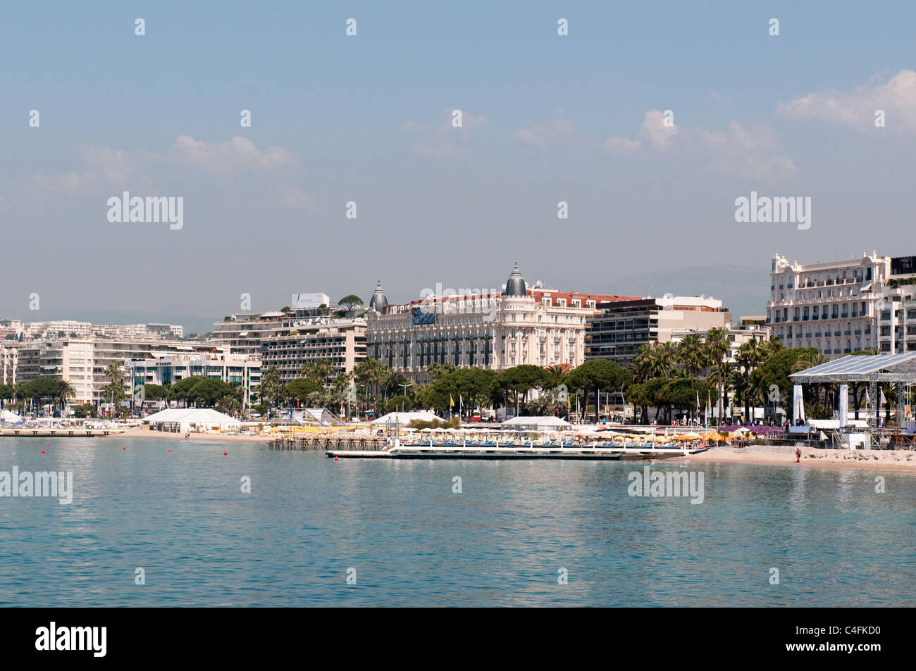 Küste und Croisette Bulevard mit Luxus-Hotel in Cannes, Frankreich. Stockfoto