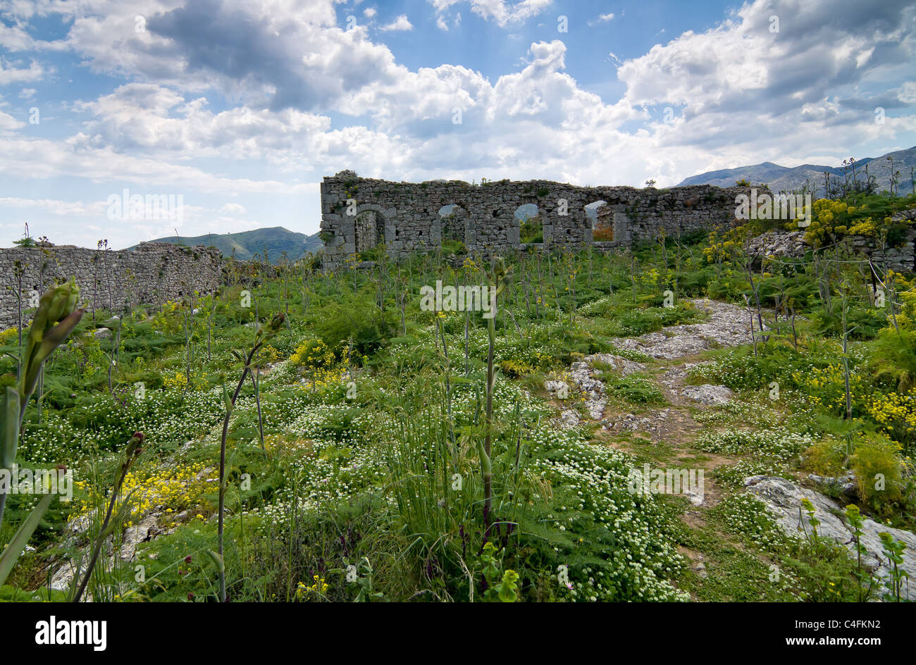 Die alte und historische Burg Karitena Stockfoto