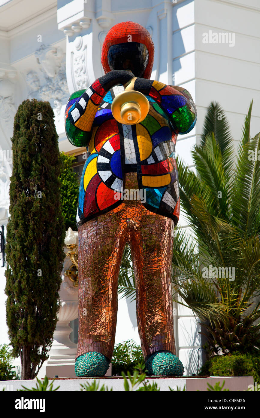 Schön, Statue von Niki de Saint Phalle, Mosaik-Skulptur von Miles Davis vor Negresco Hotel Stockfoto