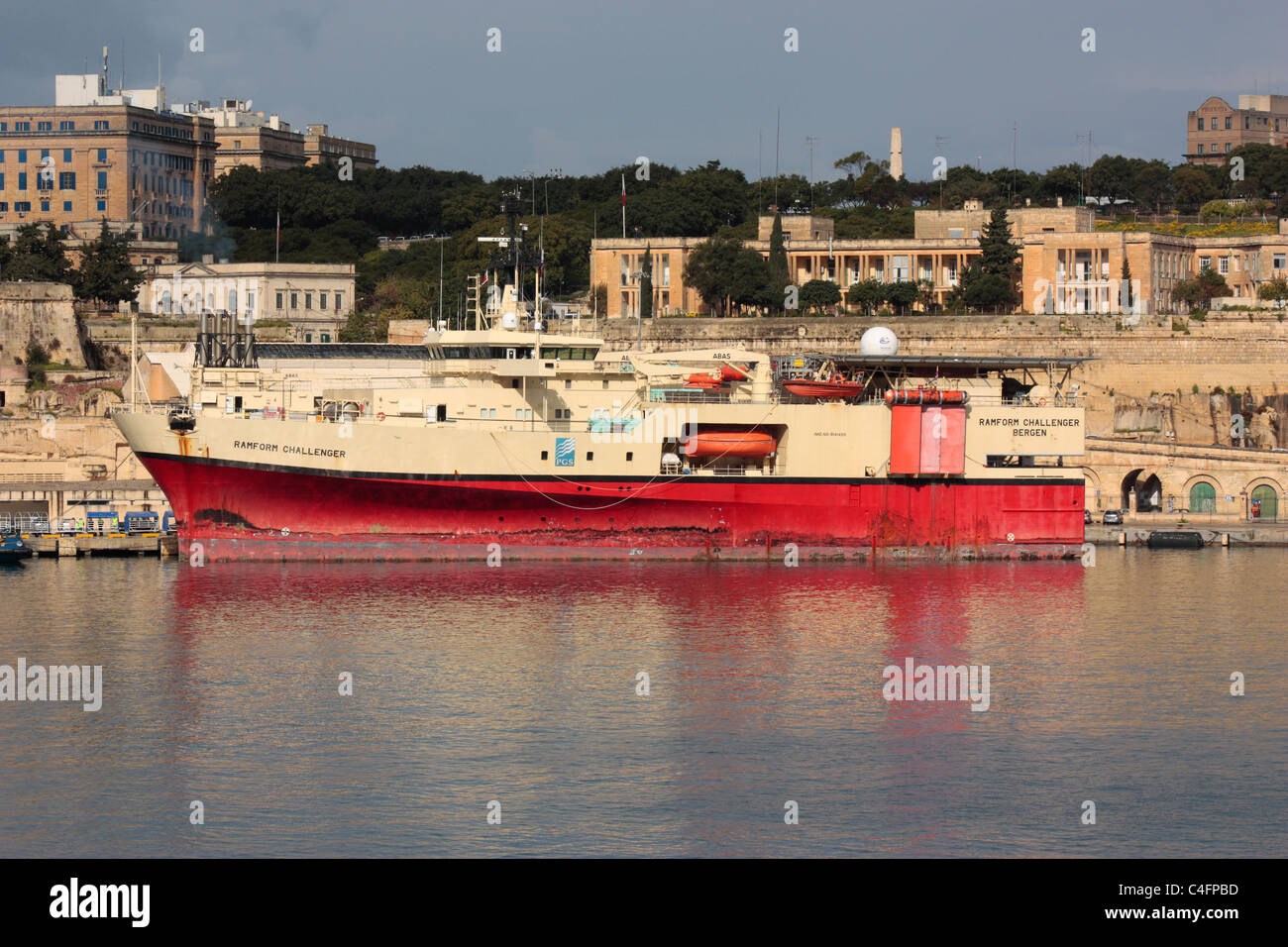 Die seismischen Vermessungsschiff Ramform Challenger in Maltas Grand Harbour Stockfoto