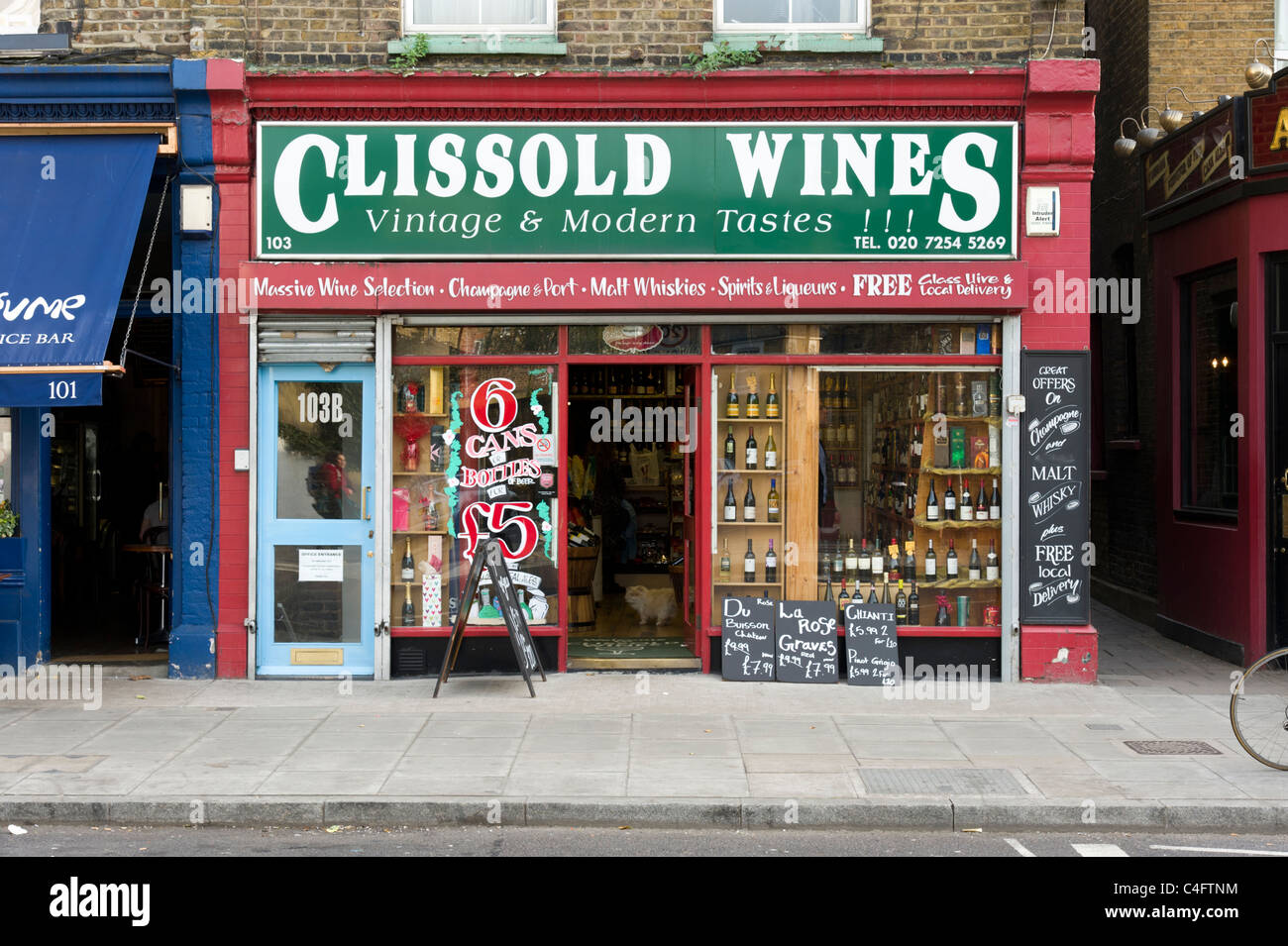 Lokale unabhängige Schnaps in Stoke Newington, London, UK Stockfoto