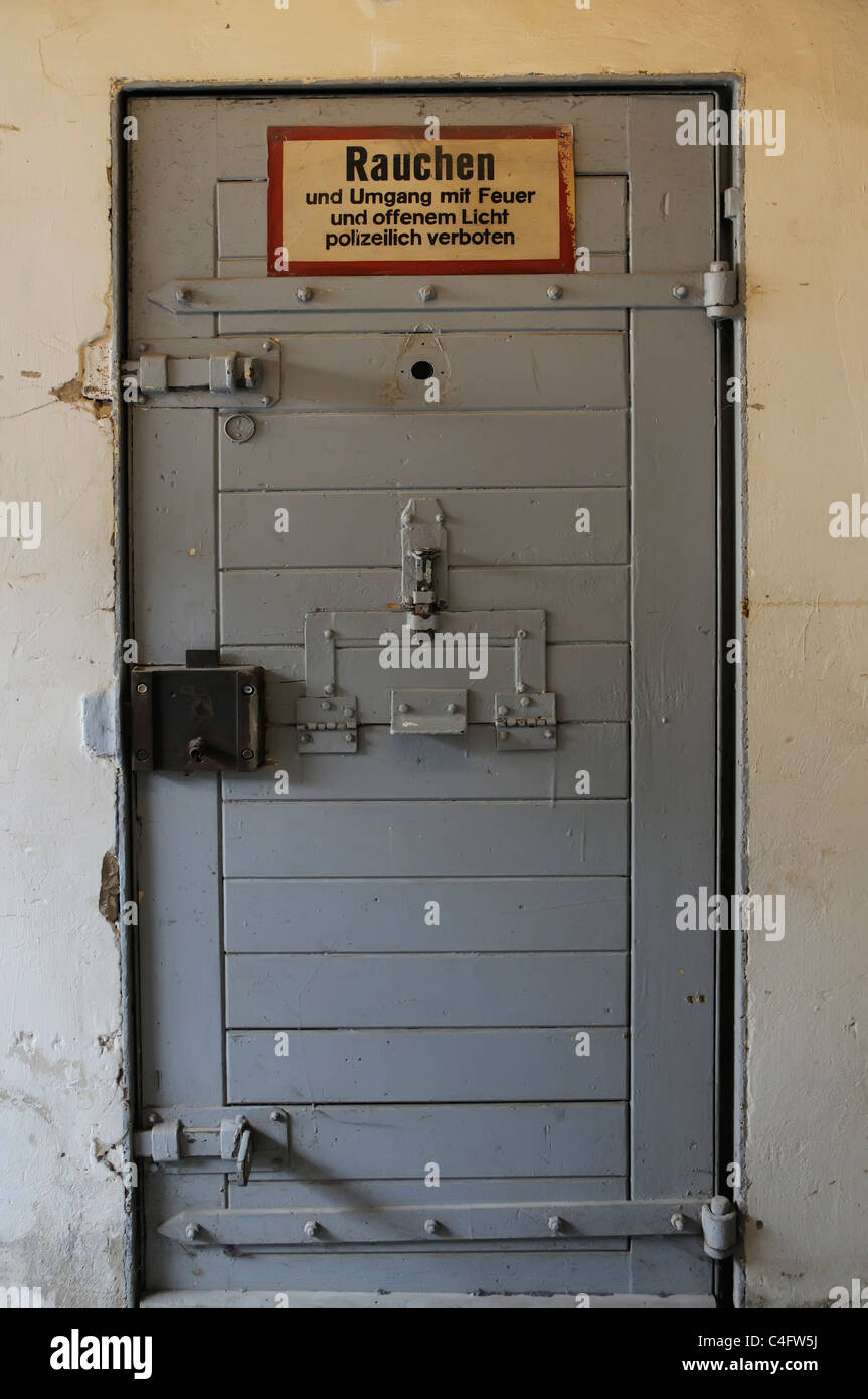 Eine Anruf-Tür im Hohenschonhausen Gefängnis in Ost-Berlin Stockfoto