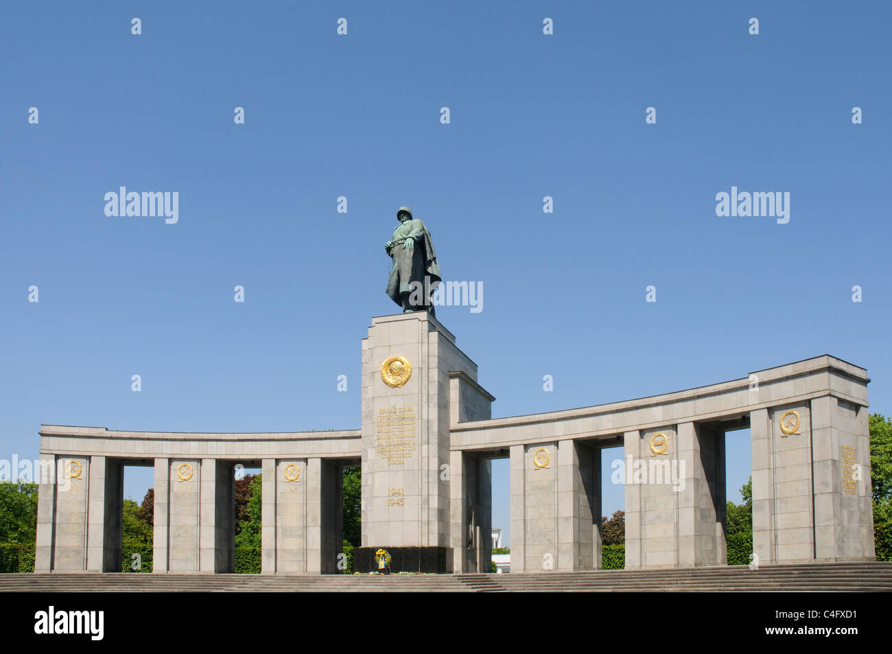 Das Sowjetische Ehrenmal am Tiergarten in Berlin Stockfoto