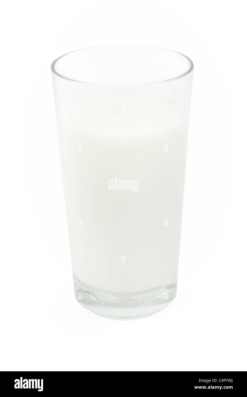 Glas Milch auf weißem Hintergrund Stockfoto