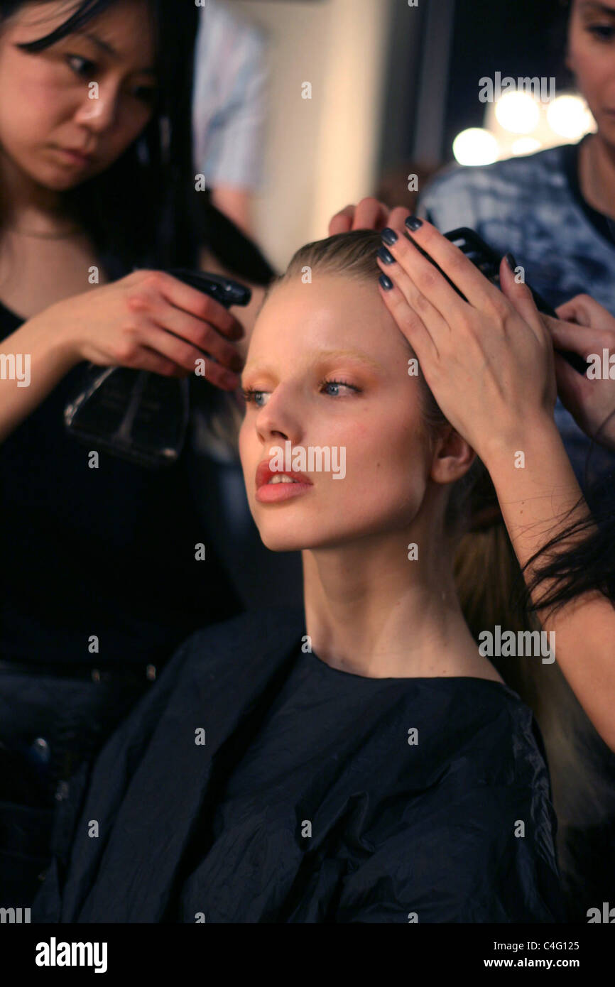 Backstage bei der London Fashion Week h/w 2011: Somerset House, 22. Februar 2011 Stockfoto