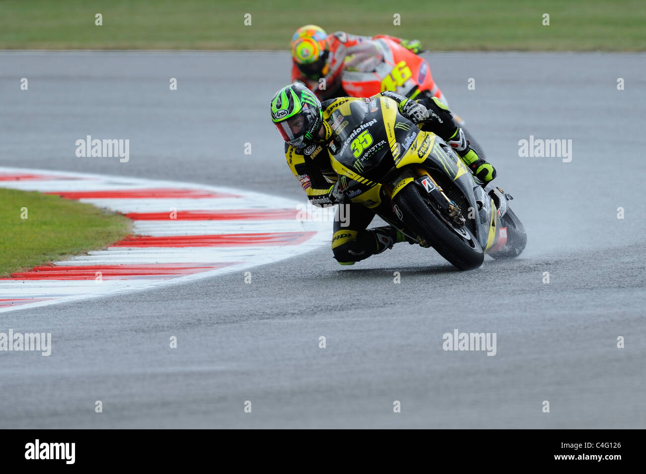 Cal Crutchlow und Valentino Rossi bei Nässe, MotoGP, 2011, Stockfoto