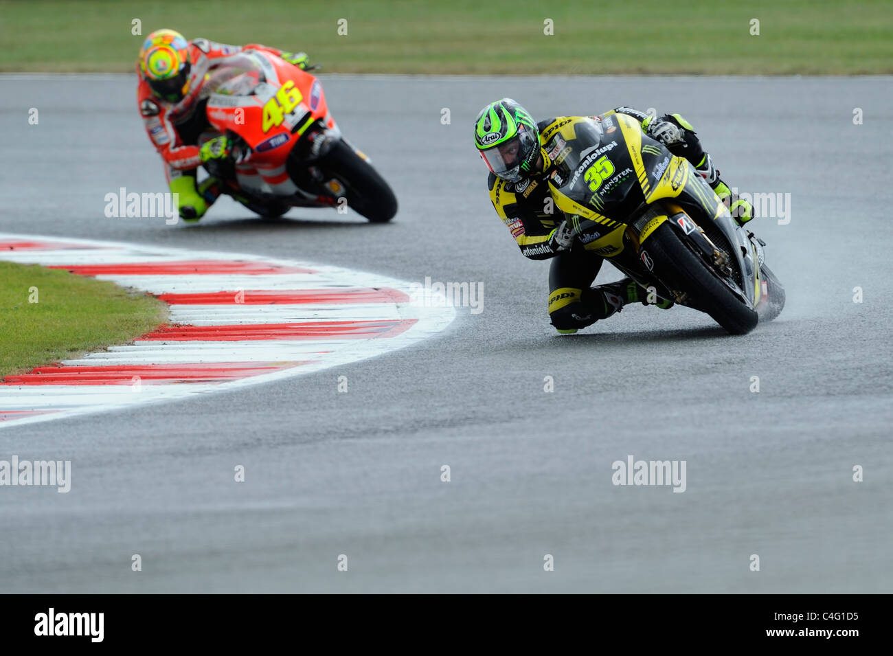 Cal Crutchlow und Valentino Rossi bei Nässe, MotoGP, 2011, Stockfoto