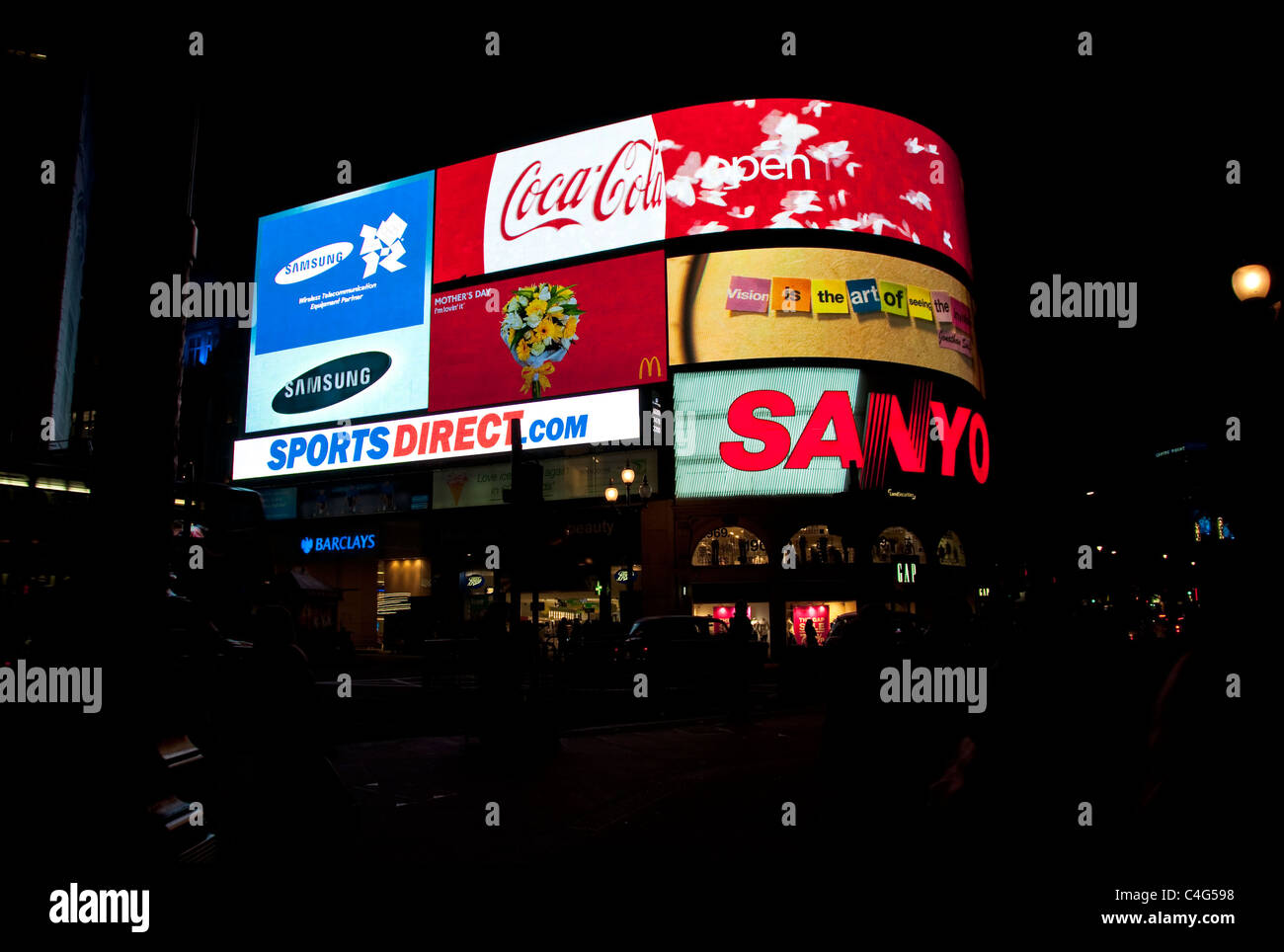 Piccadilly Circus in der Nacht, London, UK Stockfoto