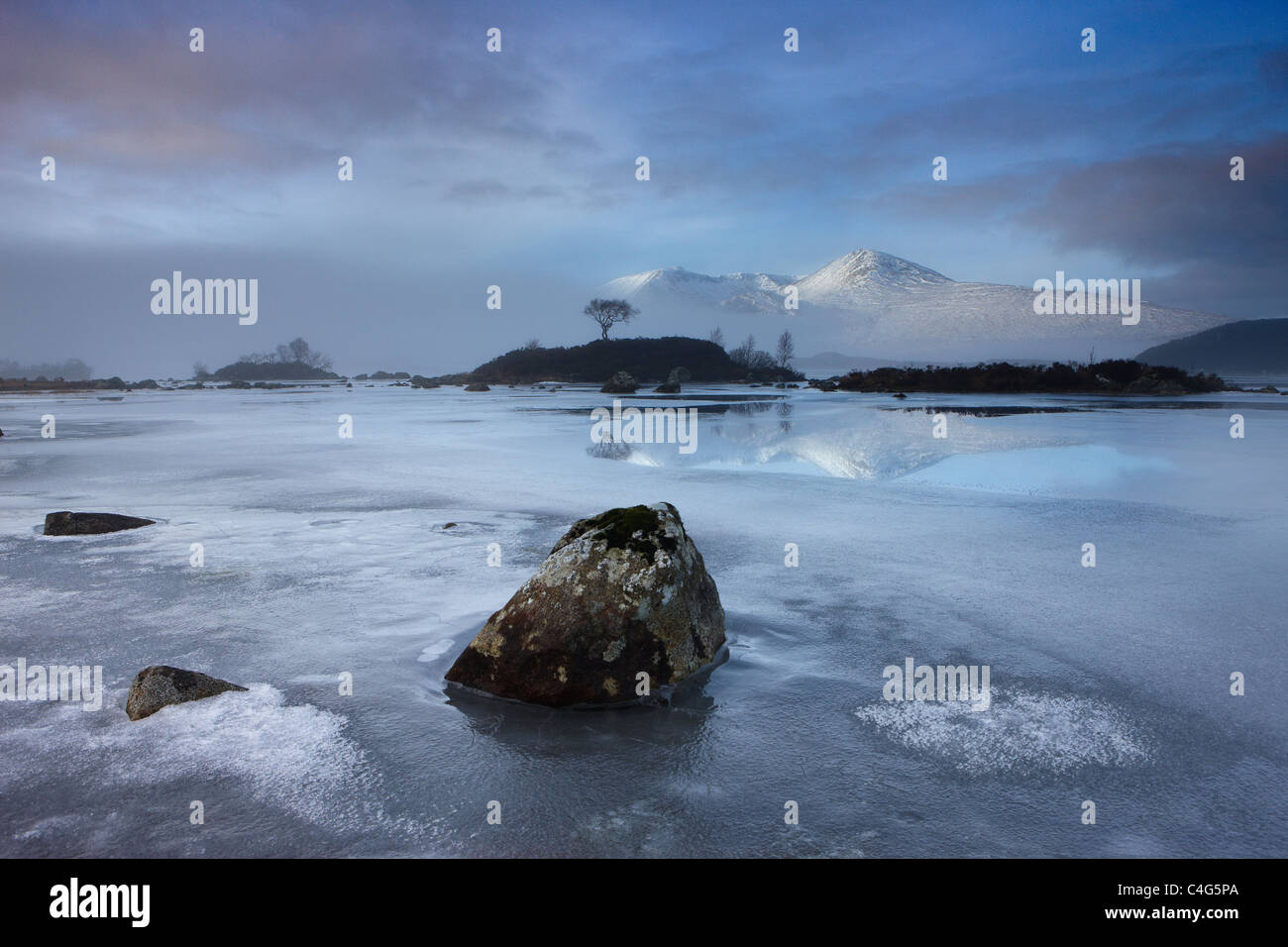 Man Na h-Achlaise & der schwarze Berg im Winter, Argyll und Bute, Schottisches Hochland, Schottland Stockfoto