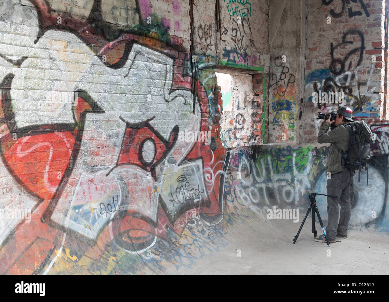 Ein Fotograf schießen auf eine städtische Entdeckungsreise. Stockfoto