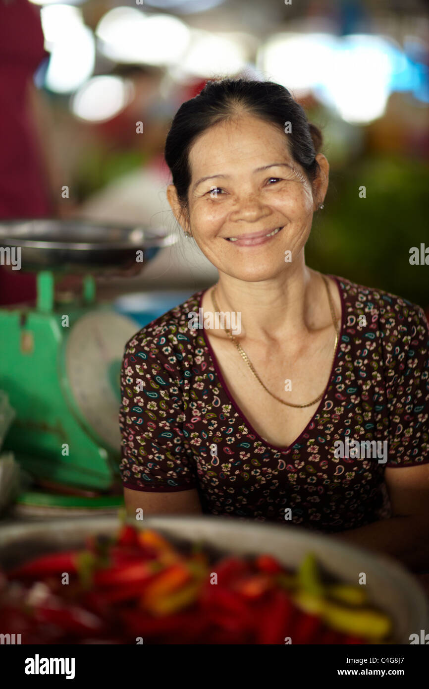 eine Frau auf dem Markt von Can Tho, Mekong-Delta, Vietnam Stockfoto