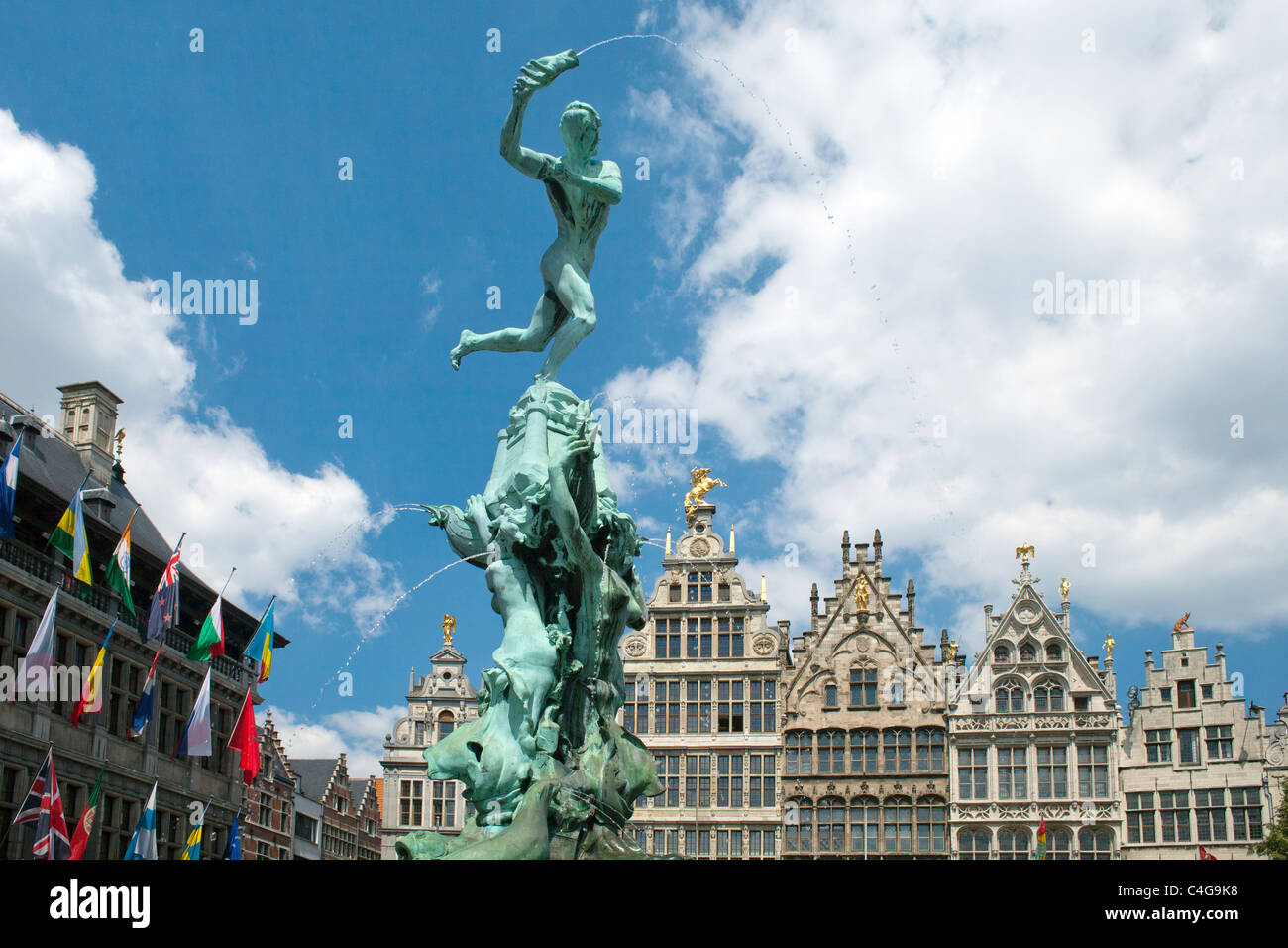 Brabo Statue Grand Place Rathaus Antwerpen-Belgien Stockfoto