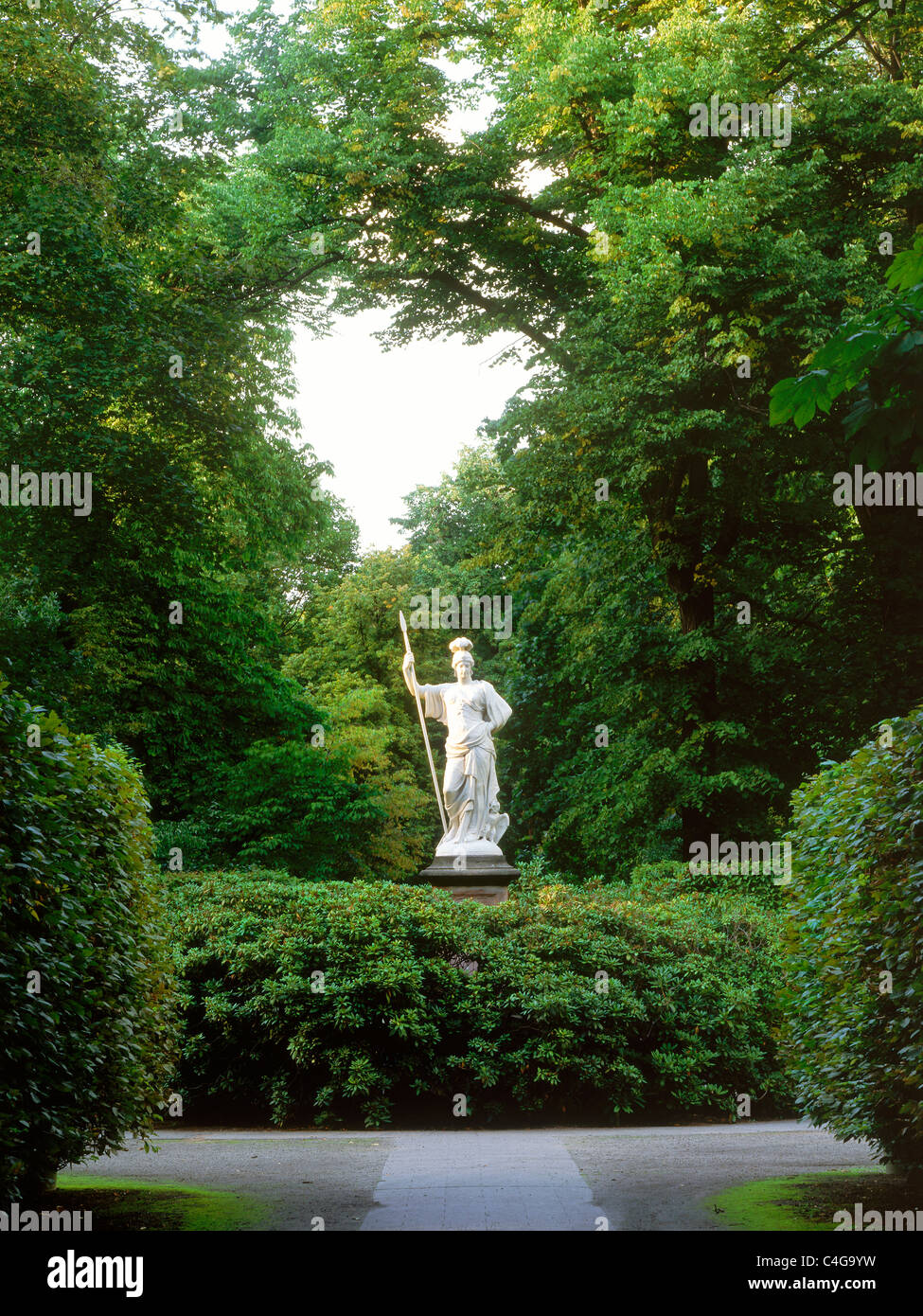 Gärten und Statuen im Park von Schloss Charlottenburg in Berlin Deutschland Stockfoto