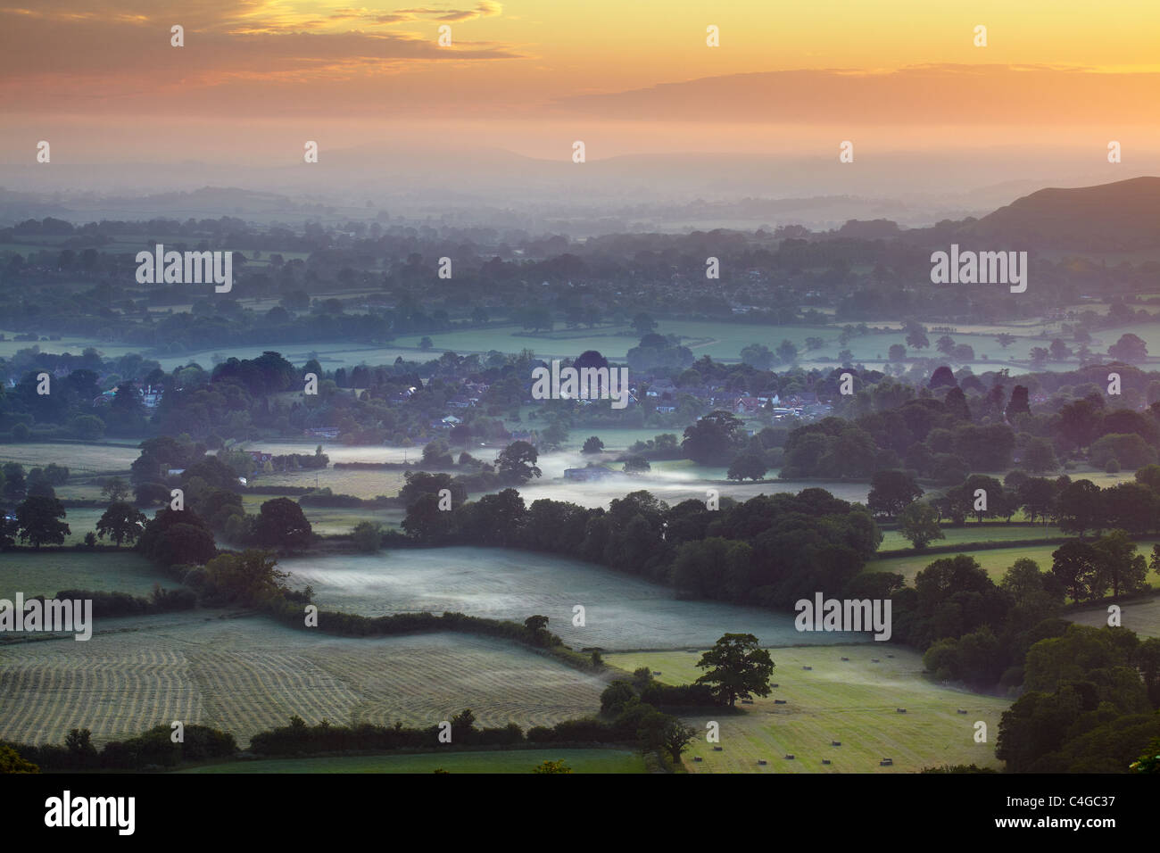die Blackmore Vale in der Morgendämmerung, von Okeford Hill, Dorset, England Stockfoto