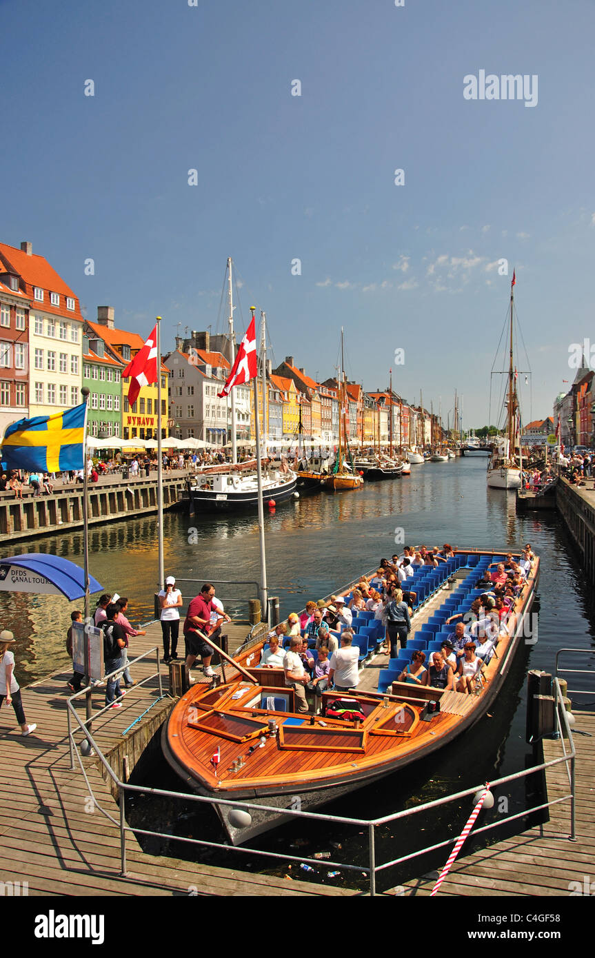 Kreuzfahrtdepot auf dem Nyhavn-Kanal, Kopenhagen (Kobenhavn), Königreich Dänemark Stockfoto