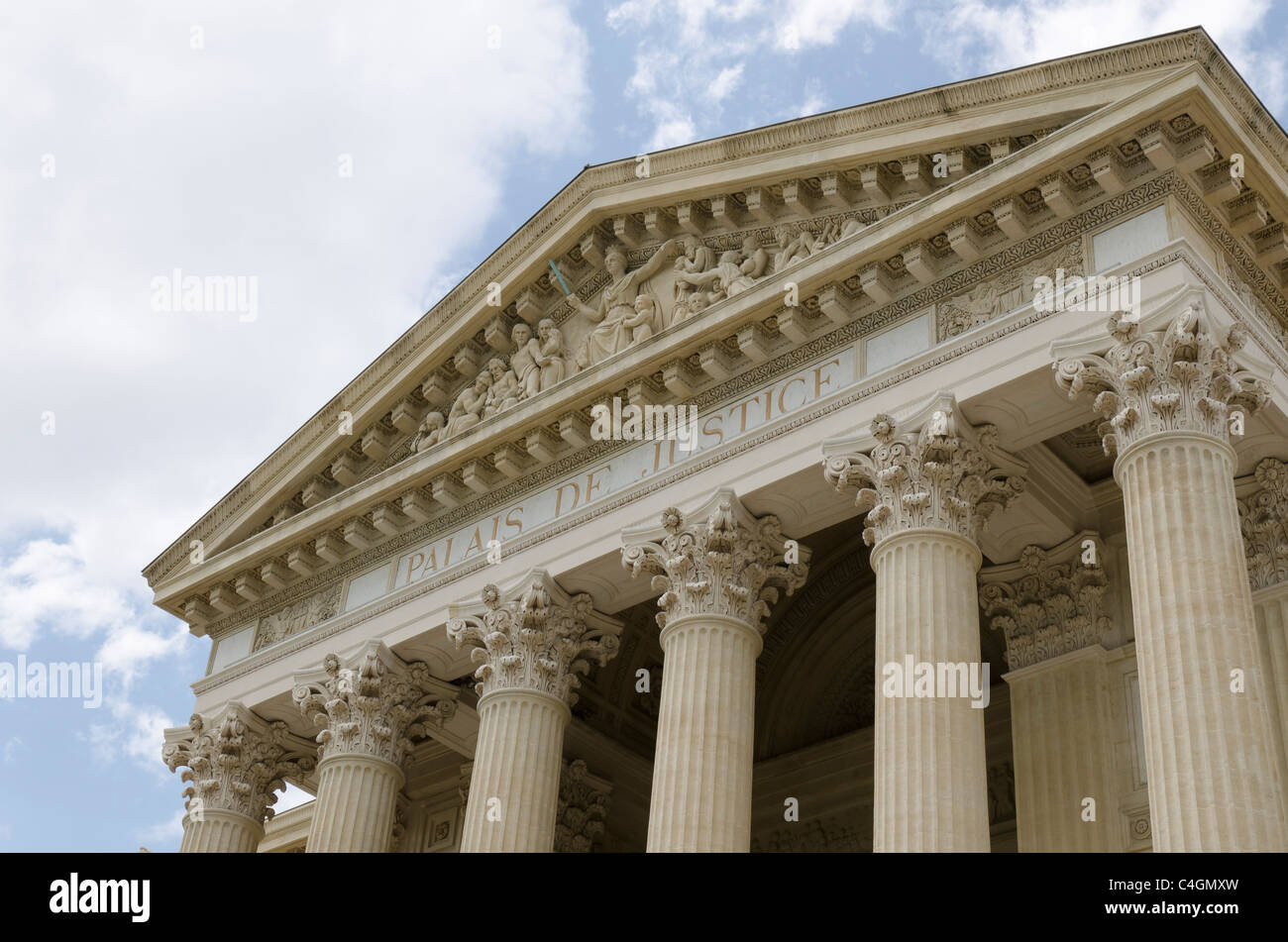 alten Gerichtsgebäude von Nimes mit Säulen, Gard, Frankreich Stockfoto