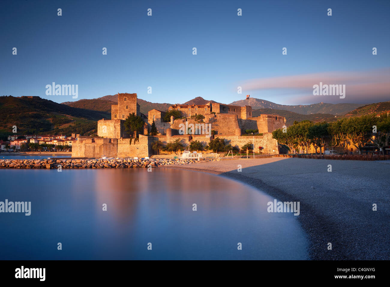 Collioure in der Morgendämmerung, Cote Vermeille, Pyranees Orientales, Languedoc-Roussillon, Frankreich Stockfoto
