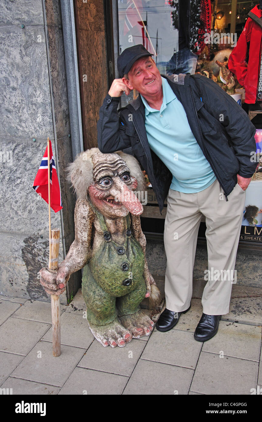 Norwegischer Troll (nordische Folklore) vor Souvenirladen, Oslo, Bezirk Oslo, Region Østlandet, Norwegen Stockfoto