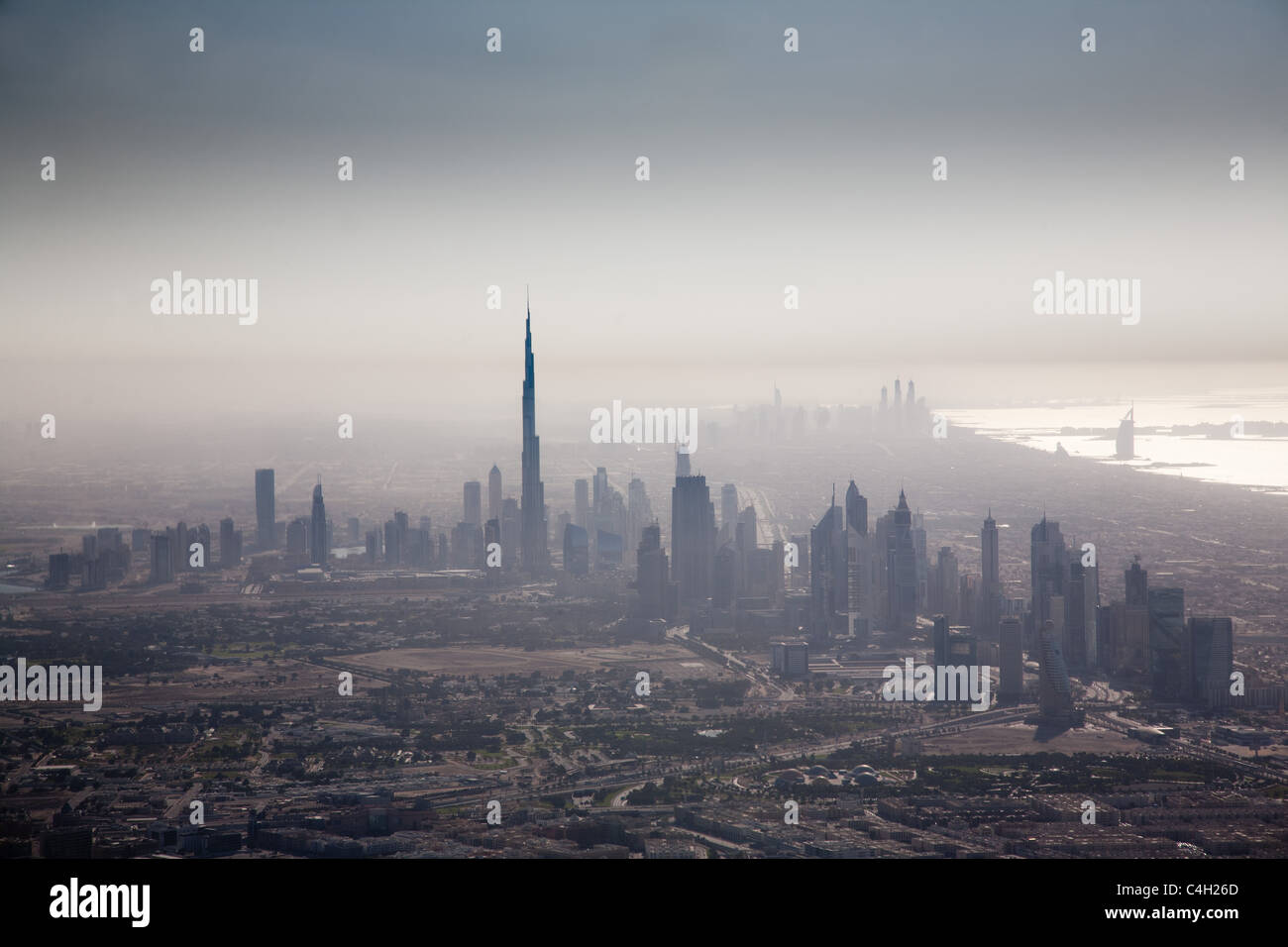 Skyline von Dubai Luftbild Shaikh Zayed Road VAE Stockfoto