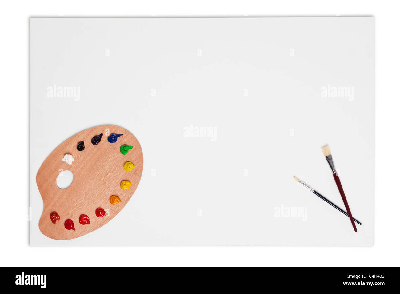 Foto von einem Künstler-Leinwand mit Pinsel und Farbpalette isoliert auf weißem Hintergrund mit Beschneidungspfad. Stockfoto