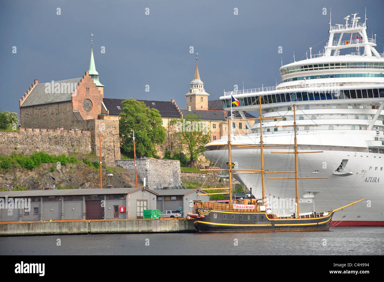 P&O Azura Cruise Ship liegt im Hafen, Oslo, Region Østlandet, Norwegen Stockfoto