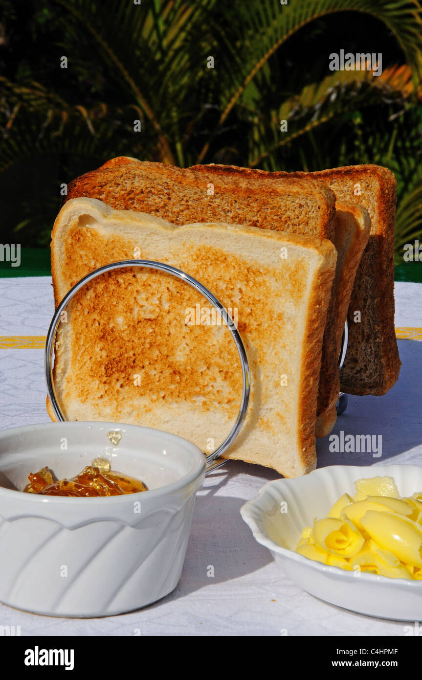 Toast mit Butter und Marmelade, Costa Del Sol, Andalusien, Spanien, Westeuropa. Stockfoto