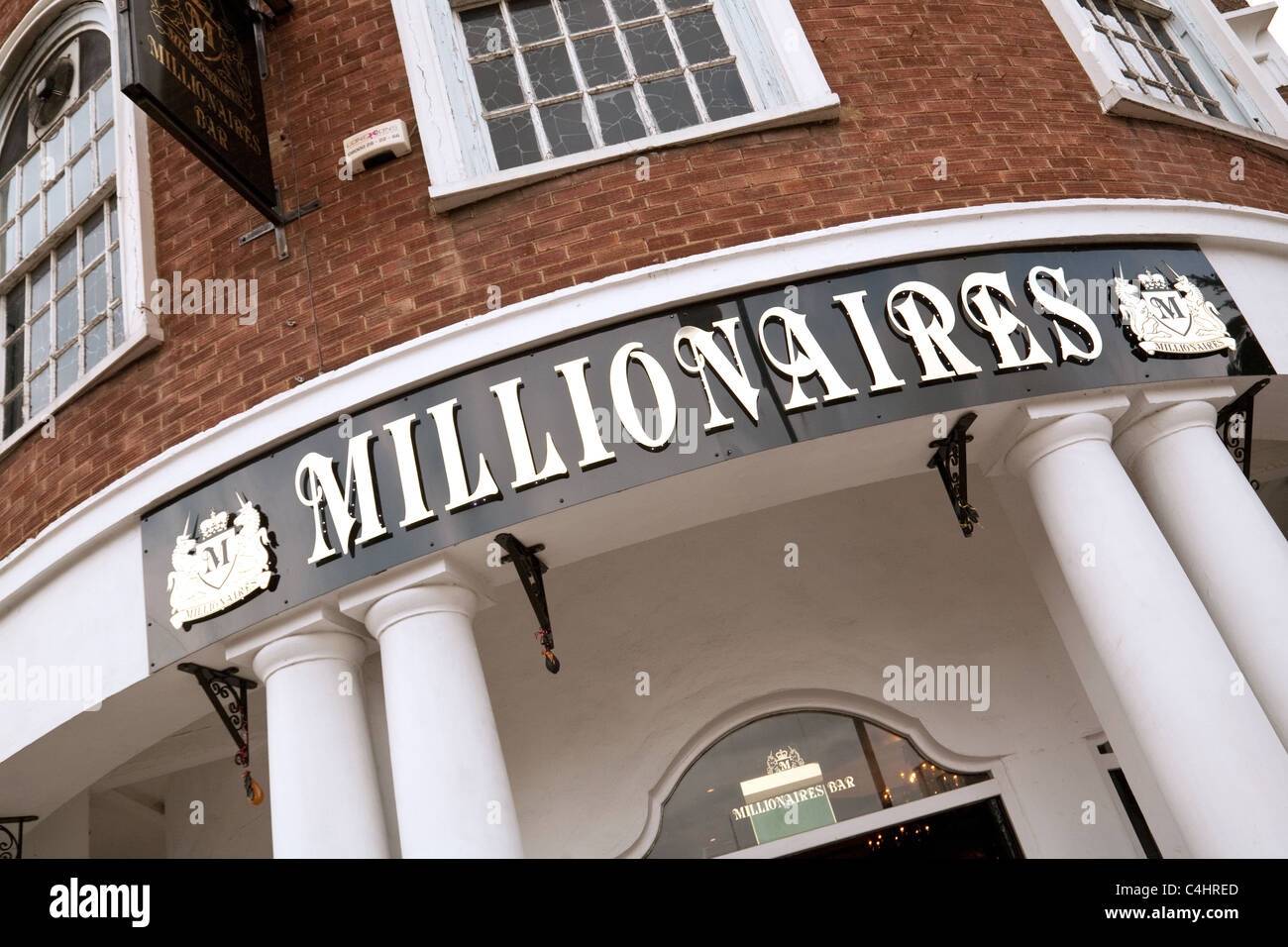 Millionaires club Zeichen, Newmarket Suffolk UK Stockfoto