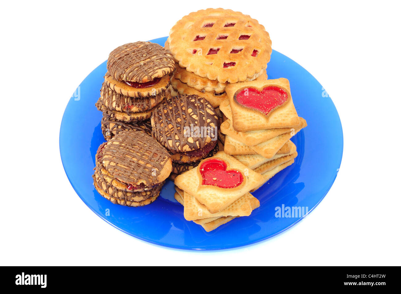Cookies auf eine blaue Platte, isoliert auf weißem Hintergrund Stockfoto