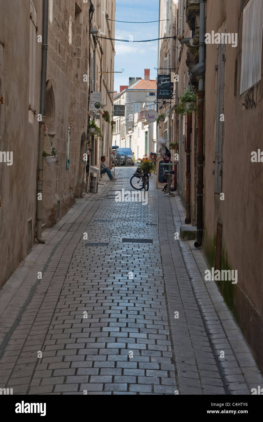 Seitenstraße in La Rochelle, Frankreich Stockfoto