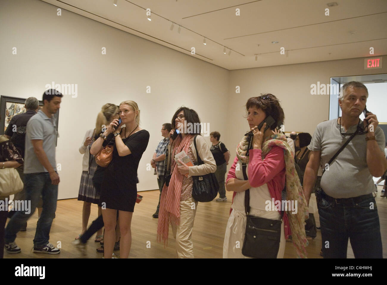 Selbst geführte Audio-Touren sind sehr beliebt bei den Besuchern in Museen wie dem Museum Of Modern Art (MOMA) abgebildet. Stockfoto