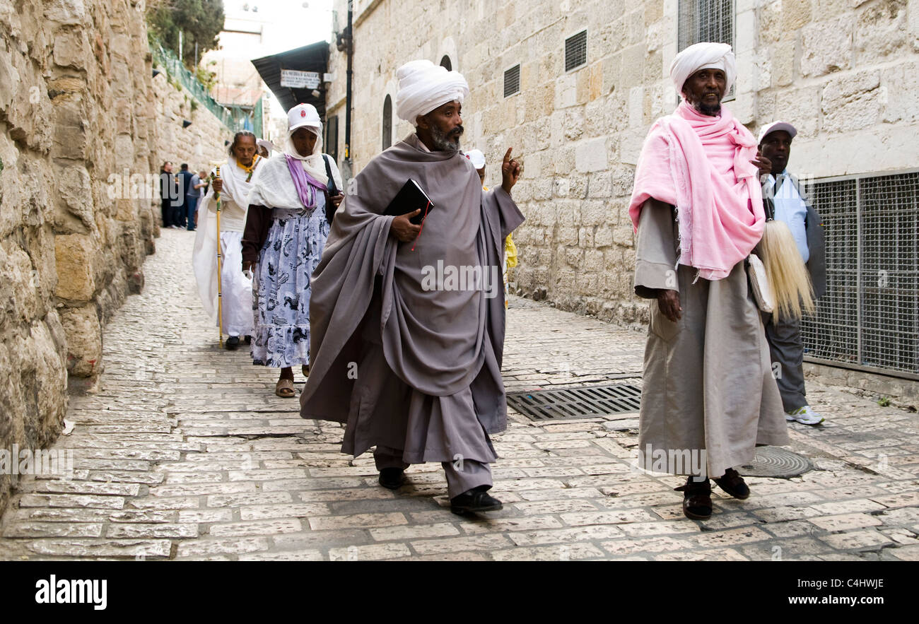 Karfreitags-Prozession in der Via Dolorosa in der Altstadt von Jerusalem. Stockfoto