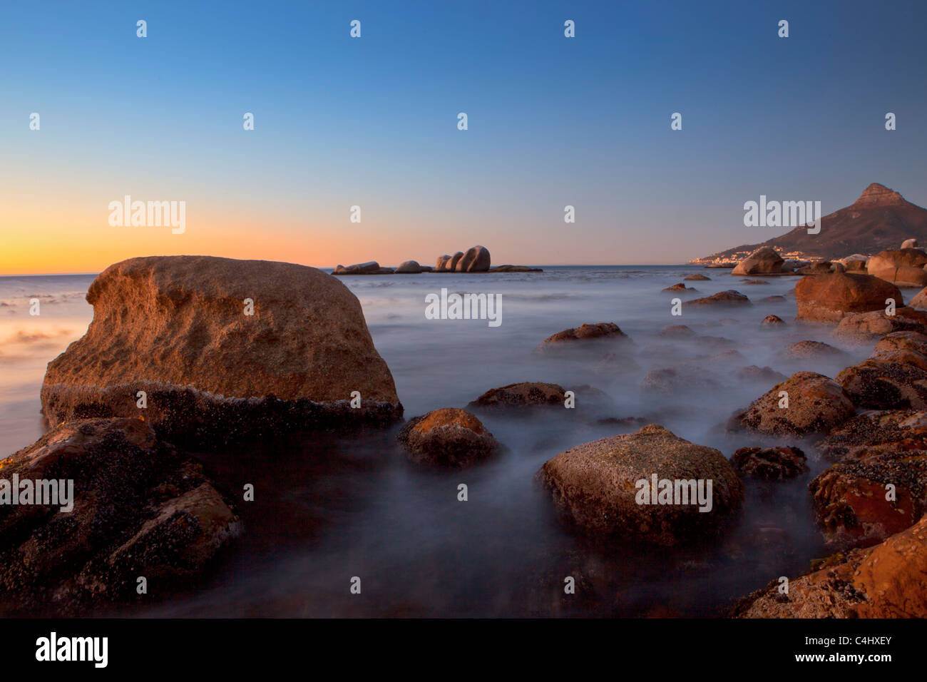 Blick auf das Meer von Löwenkopf in Kapstadt, Südafrika Stockfoto