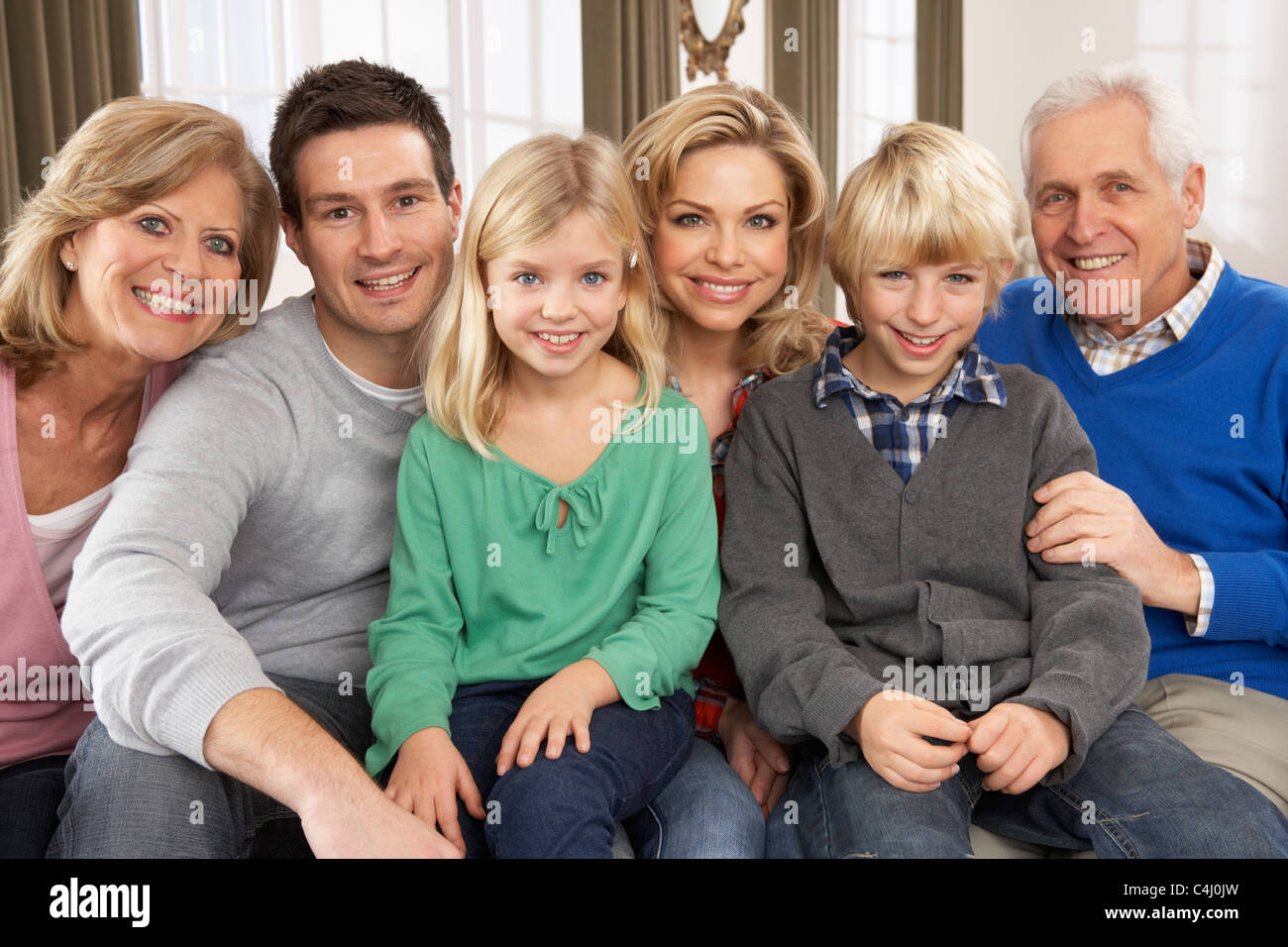 Porträt des drei-Generationen-Familie zu Hause Stockfoto