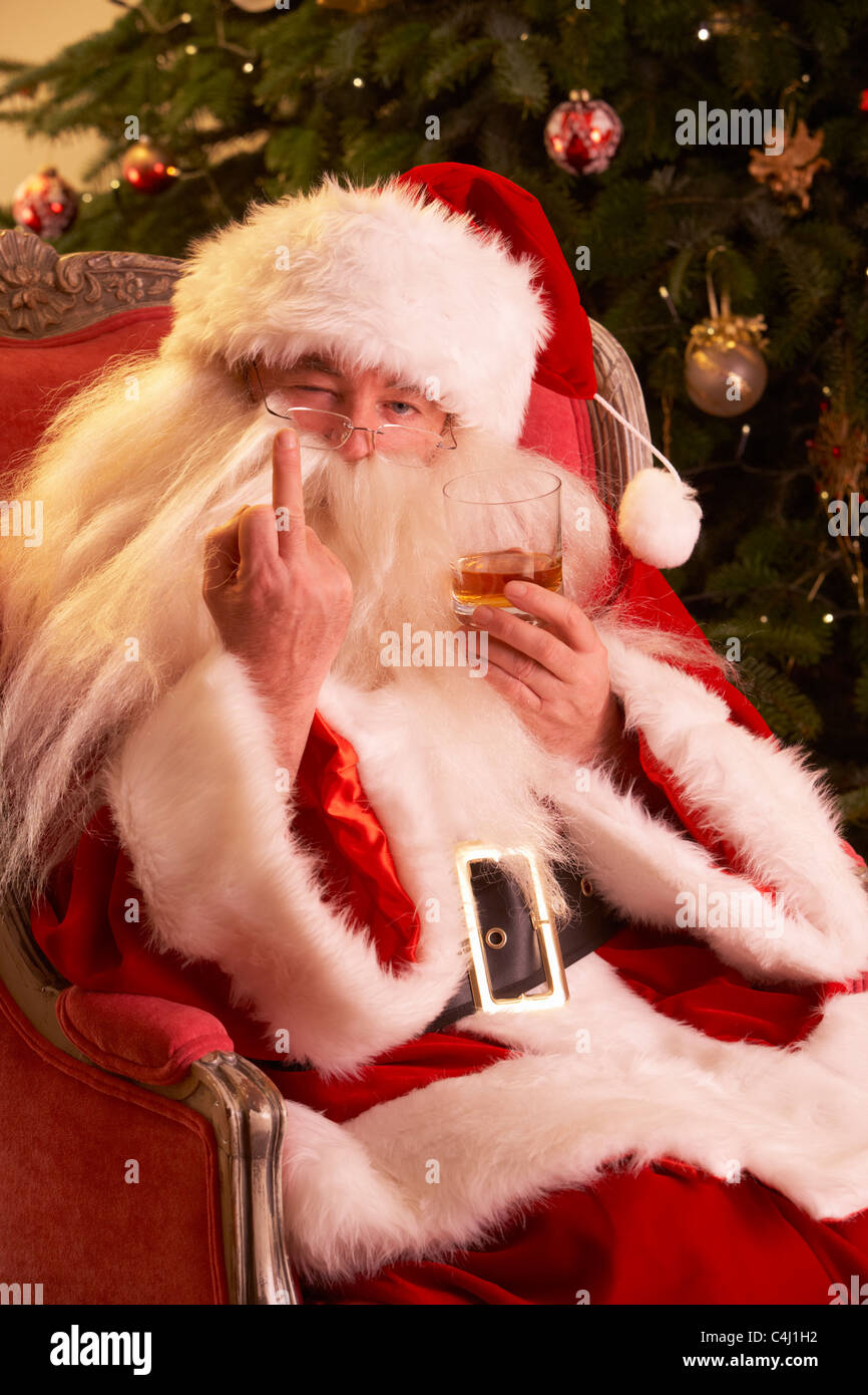 Santa Claus Kamera vor Weihnachtsbaum unhöfliche Geste zu Stockfoto