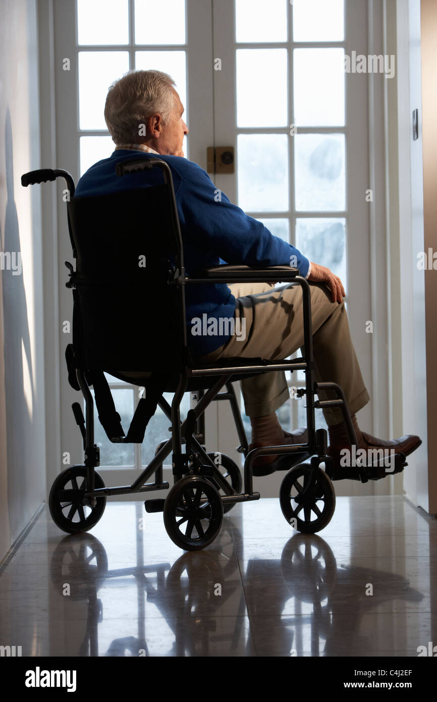 Senior im Rollstuhl sitzenden Menschen deaktiviert Stockfoto