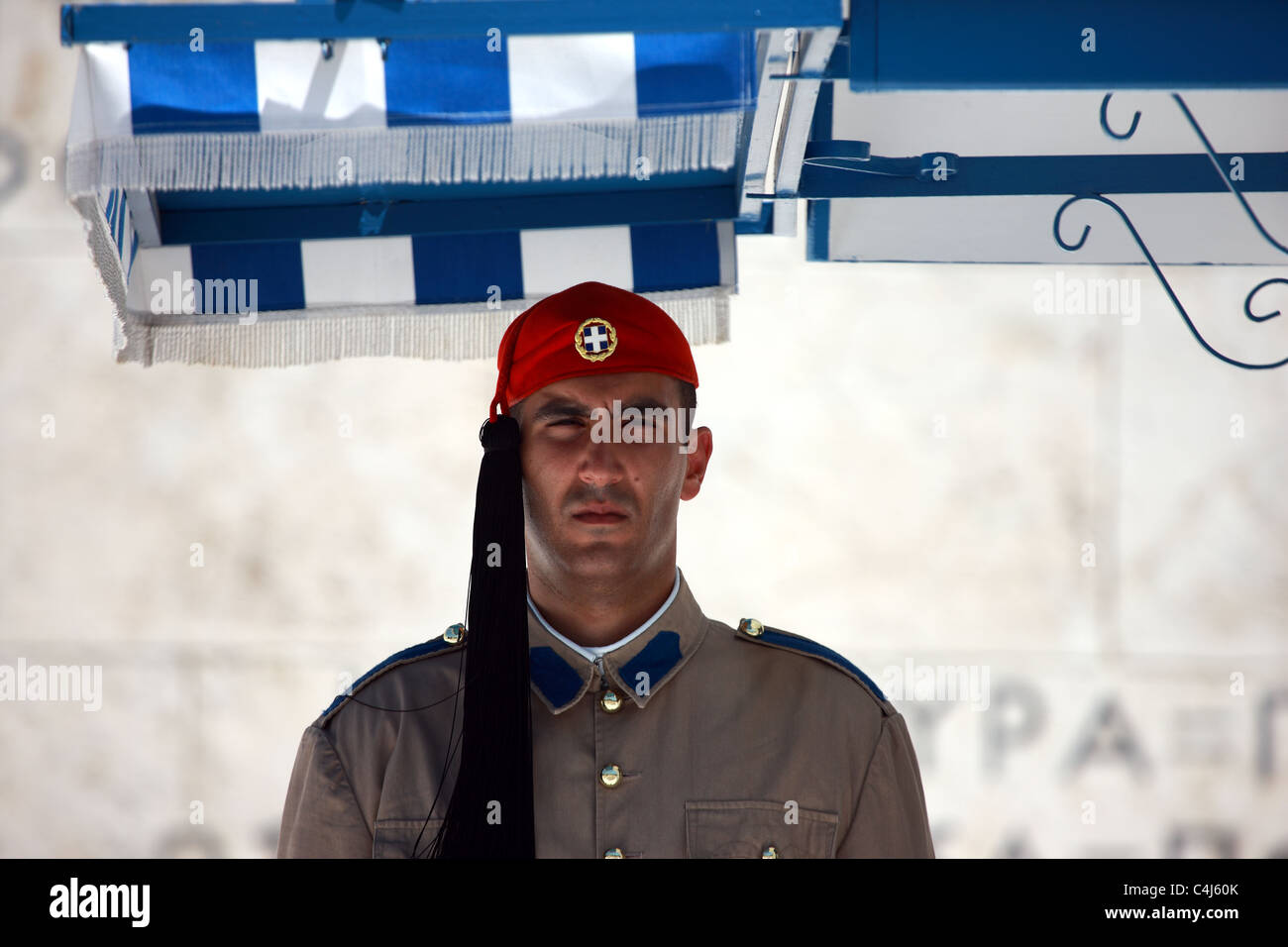 Griechische Soldaten auf der Hut vor dem griechischen Parlament Stockfoto