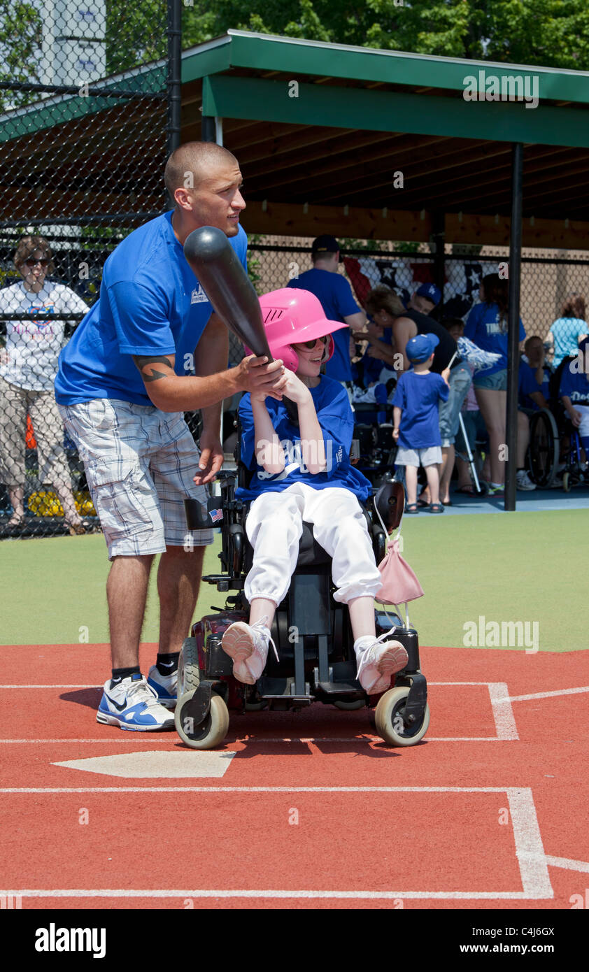 Kinder mit Behinderungen spielen in der Wunder-Liga Baseball Stockfoto