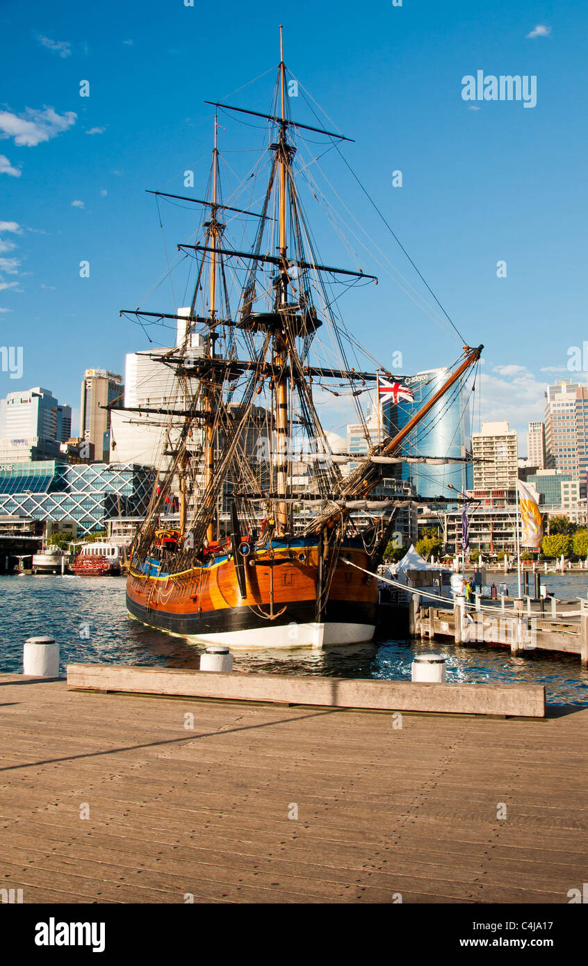 alte und historische Galeone in der Bucht von sydney Stockfoto