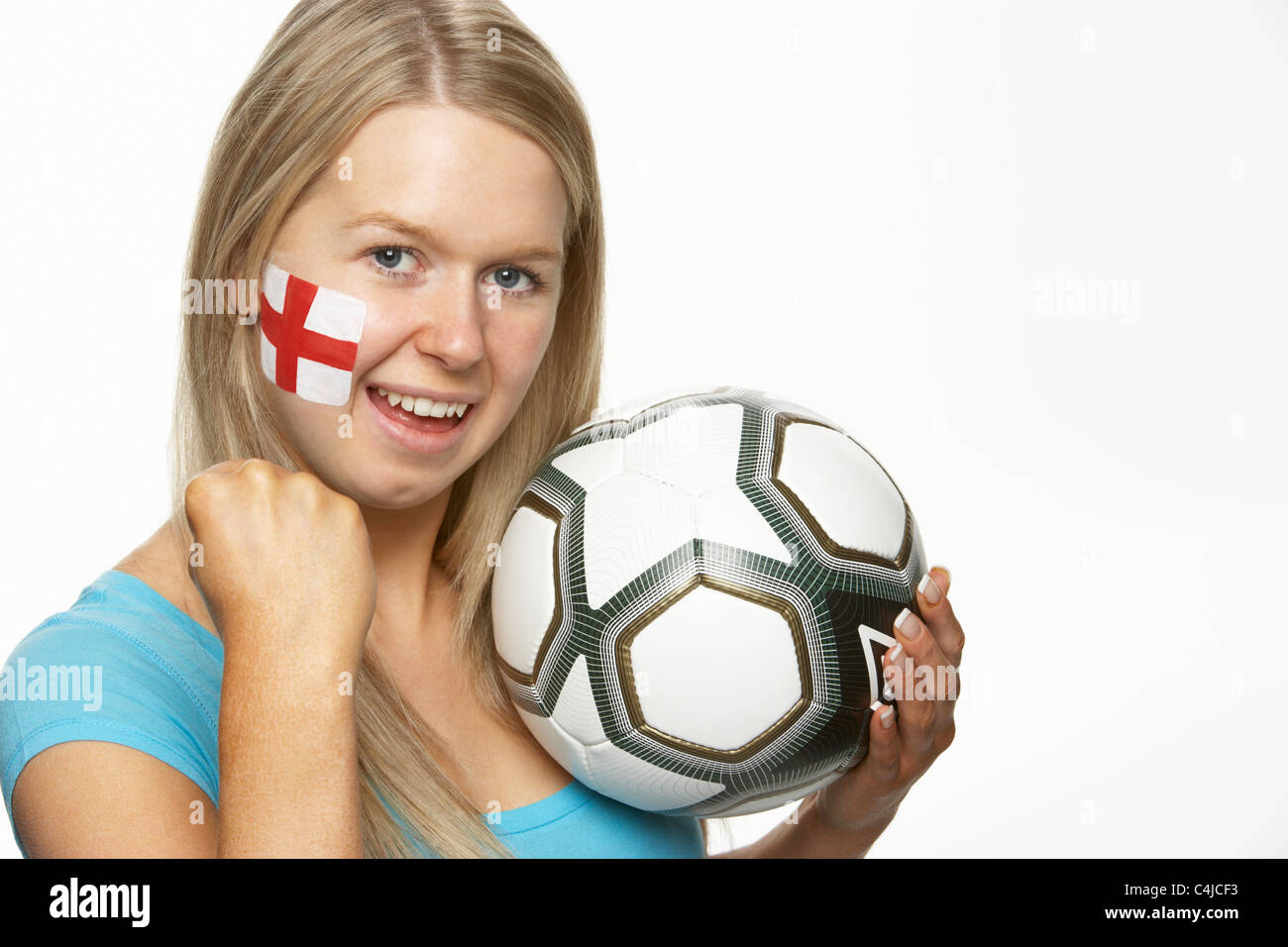 Junge weibliche Fußball-Fan mit St Georges Flagge gemalt auf Gesicht Stockfoto