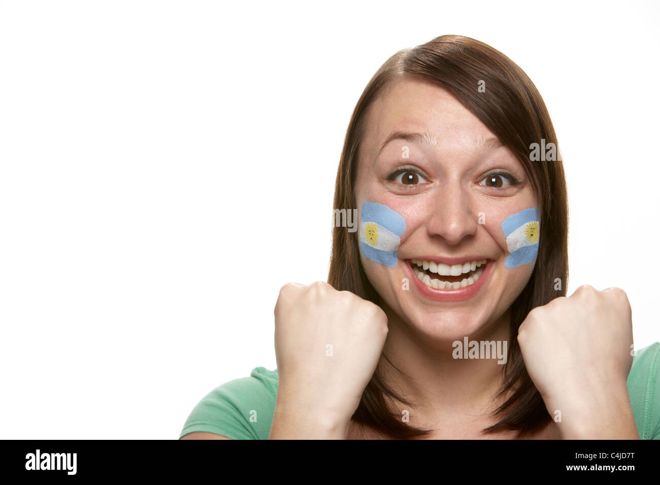 Junge weibliche Sportfan mit argentinischen Flagge auf Gesicht gemalt Stockfoto
