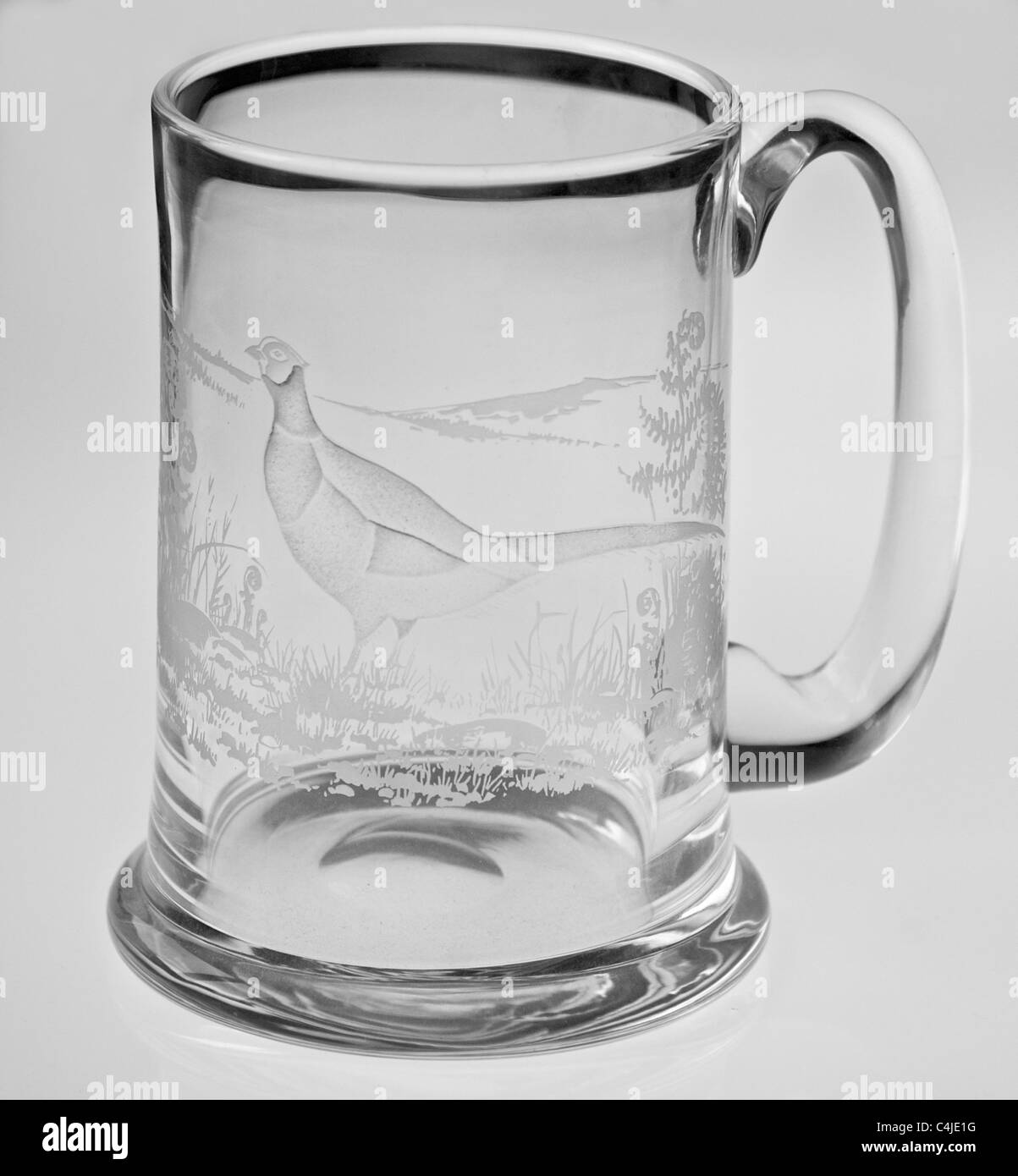 Ein geätztes Glas Krug ein Pint Bier Krug Stockfoto